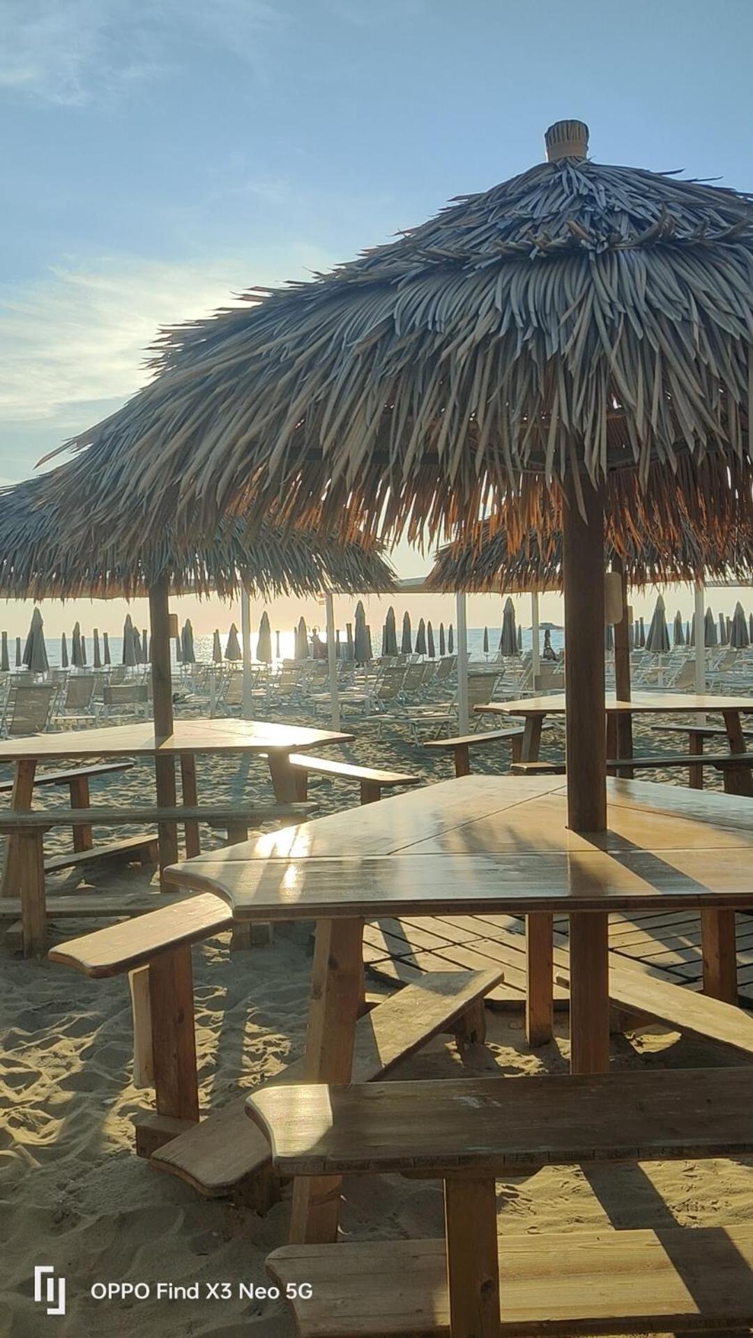 Sea Beach Relax Tirrenia Exterior photo