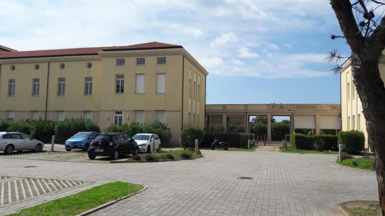 Sea Beach Relax Tirrenia Exterior photo